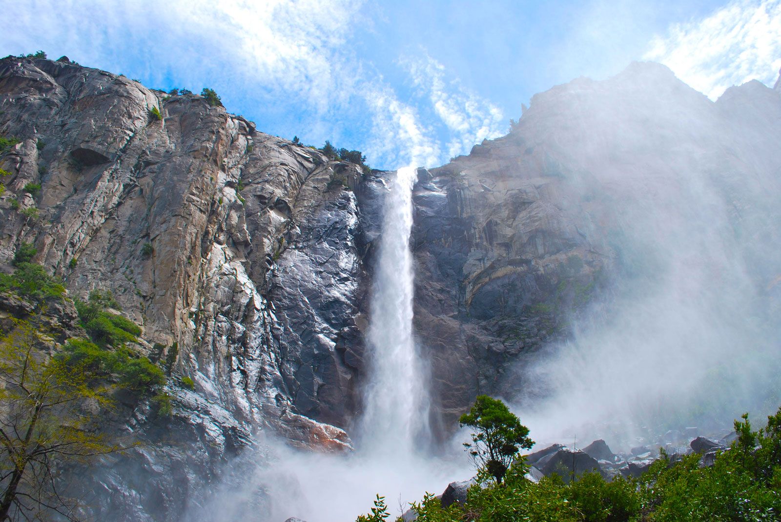 Bridalveil Fall | Yosemite National Park, Yosemite Valley, California |  Britannica