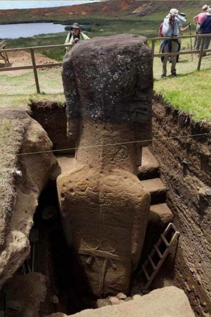 See These Amazing Images of Easter Island Statues With Bodies—Who Knew?